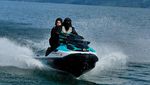 Gaya Umi Pipik Naik Jetski, Cadar dan Baju Syari Bukan Halangan