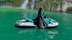 Gaya Umi Pipik Naik Jetski, Cadar dan Baju Syari Bukan Halangan