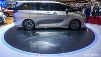 Dengan menawarkan First Class Comfort dan Convenience, Lexus menjamin kenyamanan yang optimal, kemewahan yang personal, namun juga turut berkontribusi mengurangi emisi dengan teknologi elektrifikasi.
