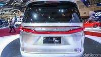 General Manager Lexus Indonesia, Bansar Maduma mengatakan bahwa kehadiran Lexus LM 500h 4-Seater menjadi terobosan baru lainnya dari Lexus yang mampu mengkombinasikan antara kemewahan, kenyamanan, sustainability, dan mobility experience.