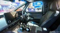 Dengan mesin 2.4L Turbocharged Four-Cylinder, LM 500h 4-Seater mampu memberikan performa yang responsif, sekaligus efisiensi bahan bakar yang lebih baik.