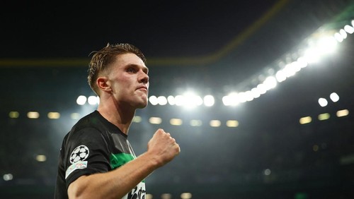 Soccer Football - Champions League - Sporting CP v Manchester City - Estadio Jose Alvalade, Lisbon, Portugal - November 5, 2024 Sporting CPs Viktor Gyokeres celebrates scoring their first goal Action Images via Reuters/Andrew Boyers