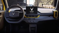 Interior VF 3 menghadirkan nuansa modern dan nyaman dengan sistem hiburan layar sentuh 10 inci yang besar dan kabin yang bisa memuat hingga 4 penumpang. Kapasitas bagasinya juga lumayan, yakni 285 liter dalam kondisi kursi belakang terlipat. Foto: Doc. VinFast