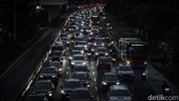 Direktur Keamanan dan Keselamatan Korlantas Polri Brigjen Bakharuddin menjelaskan, kerugian itu salah satunya berkaitan dengan masalah kesehatan. Ini disebabkan polusi udara yang juga meningkat seiring dengan kemacetan Jakarta.  