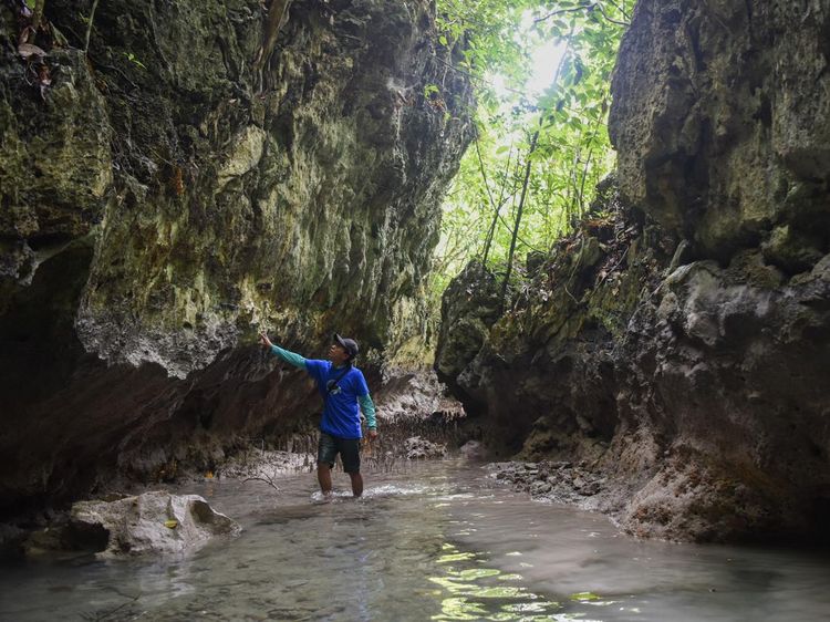 Wisata Menyusuri Gua di Pulau Maratua Kaltim