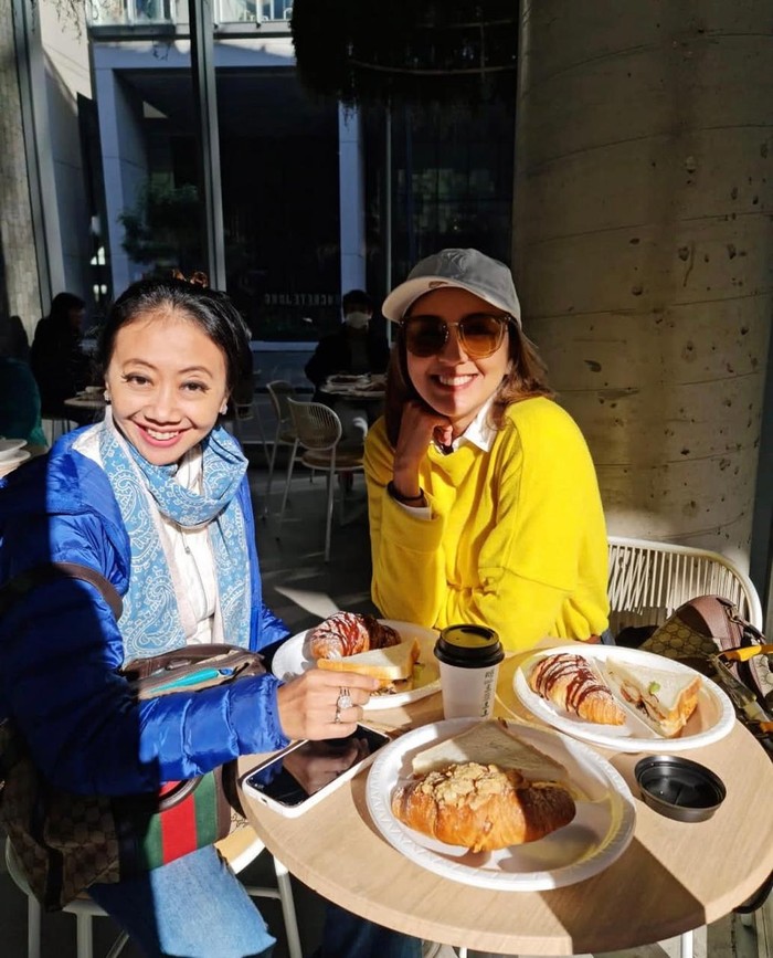 Asri Welas Masak Steak hingga Belajar Bikin Es Krim di New York Asri Welas Masak Steak hingga Belajar Bikin Es Krim di New York