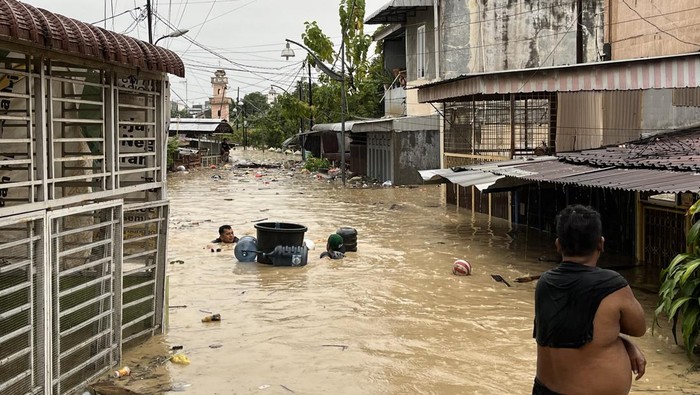 Banjir di Medan hari ini. (Kartika Sari/detikSumut)