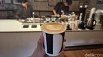 Di Balik Pintu Kecil Kafe Ini Ada Racikan Beragam Kopi Enak