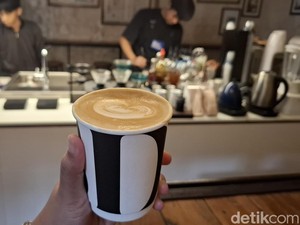 Di Balik Pintu Kecil Kafe Ini Ada Racikan Beragam Kopi Enak
