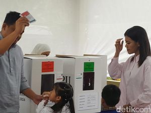 Bobby Nyoblos Bareng Istri-Ibu: Sudah Gunakan Hak Suara