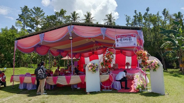 Tempat Pemungutan Suara (TPS) 01 di Desa Lonuo, Kecamatan Tilongkabila, Bone Bolango, Gorontalo