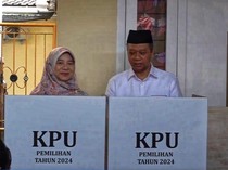 Nyoblos Bareng Istri, Zulkieflimansyah Berdoa Hasil Terbaik di Pilgub NTB