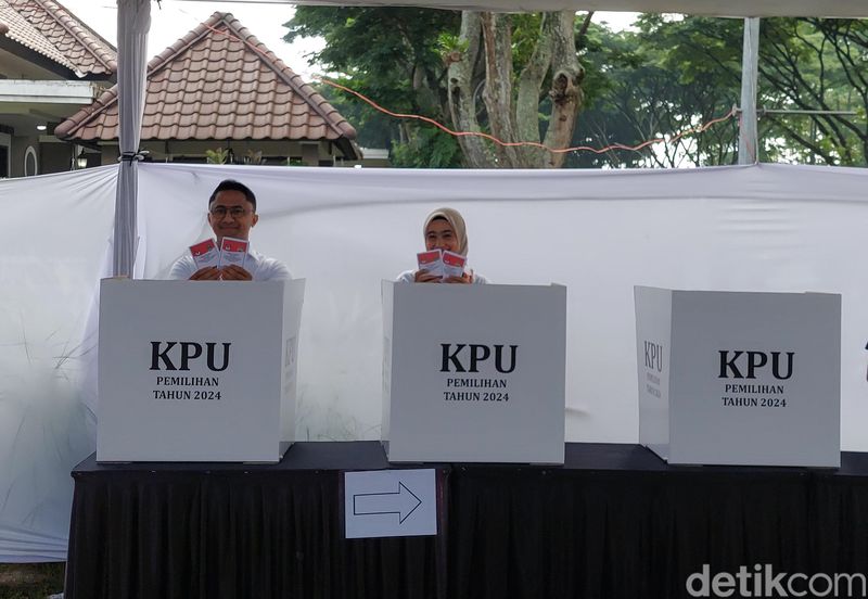 Calon Bupati Bandung Barat nomor urut 3, Hengky Kurniawan Mencoblos bareng istri di TPS Kota Baru Parahyangan