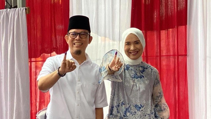 Calon Bupati OKU Nomor Urut 2, Teddy Meilwansyah nyoblos di TPS 06 Baturaja Timur