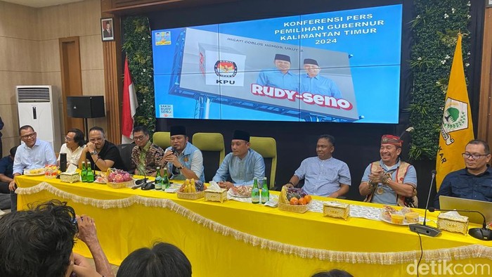 Calon gubernur dan wakil gubernur Kaltim Rudy Masud-Seno Aji saat jumpa pers usai quick count.