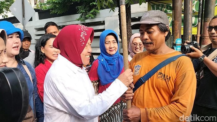 Calon Gubernur Jawa Timur nomor urut 3 Tri Rismaharini