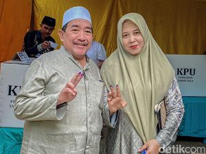 Cawabup Sumenep Kiai Imam Hasyim Bareng Istri Nyoblos di TPS 002