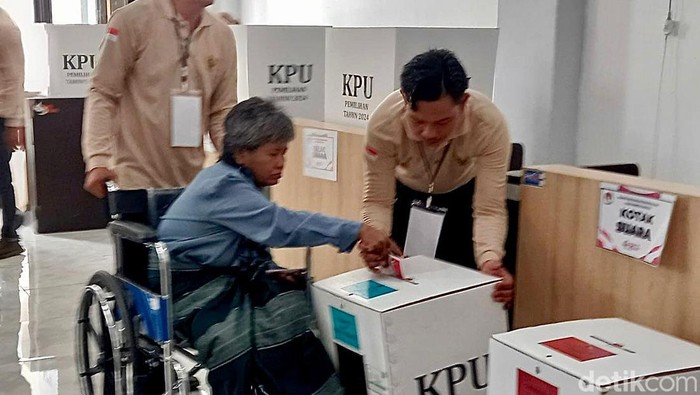 Coblosan di Liponsos Keputih Surabaya Coblosan di Liponsos Keputih Surabaya