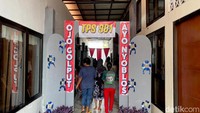 KPU Jatim menyebutkan coblosan di Liponsos ini turut menjadi bahan diskusi bagi puluhan negara yang tergabung pada Election Visit Program (EVP) di Jawa Timur