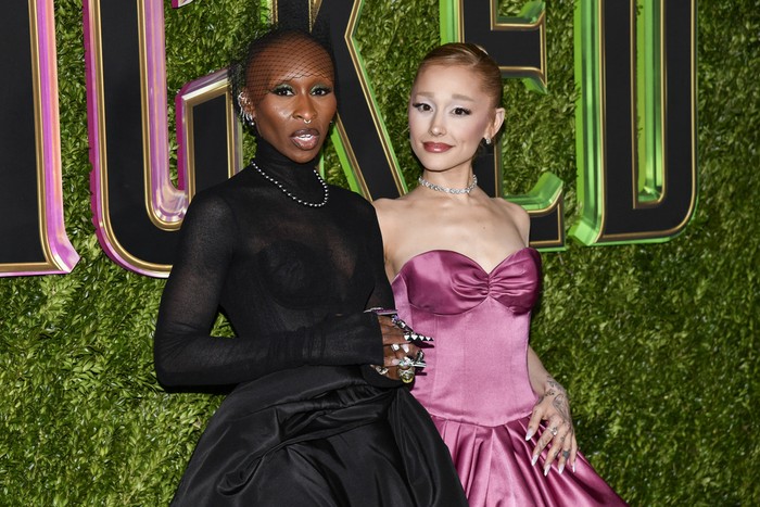 Cynthia Erivo, kiri, dan Ariana Grande menghadiri pemutaran perdana 