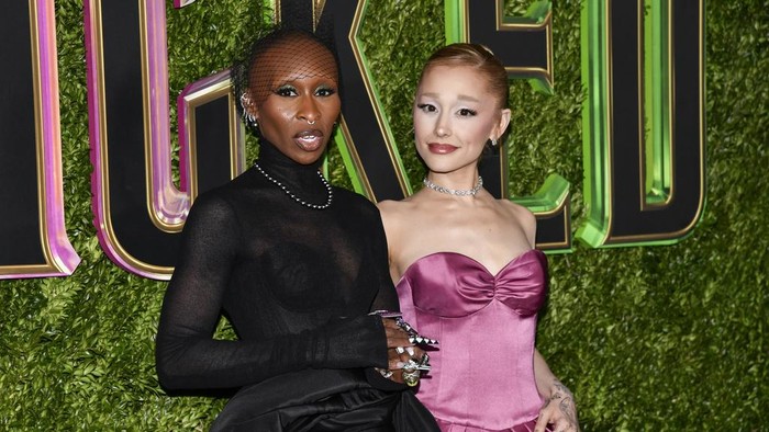 Cynthia Erivo, kiri, dan Ariana Grande menghadiri pemutaran perdana Wicked di Museum of Modern Art pada Kamis, 14 November 2024, di New York.