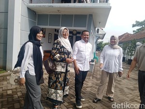 Makna Baju Putih Dony Ahmad Munir Saat Pencoblosan Pilkada Sumedang