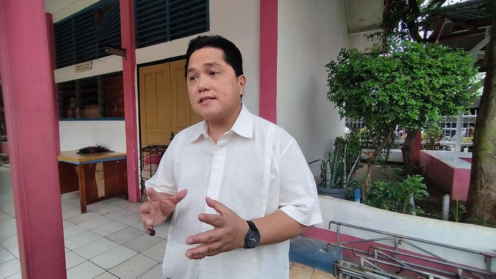 Menteri BUMN, Erick Thohir Nyoblos Pilkada di Tebet, Rabu (27/11/2024).