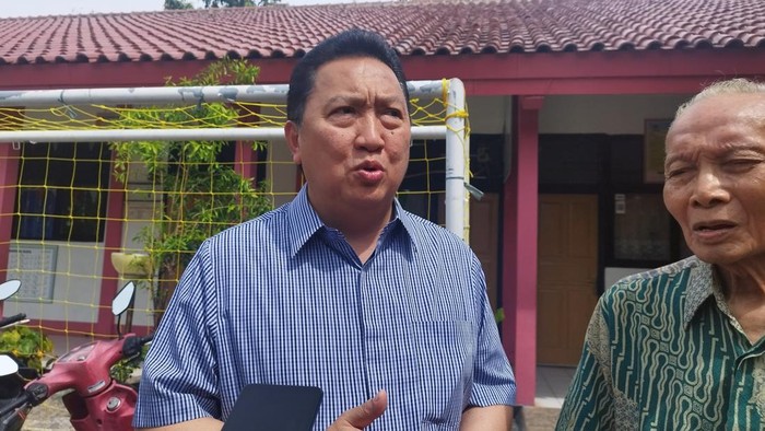 Pengusaha nasional Garibaldi Thohir atau Boy Thohir baru saja selesai melakukan pencoblosan pada gelaran Pilkada DKI Jakarta, Rabu (27/11/2024).
