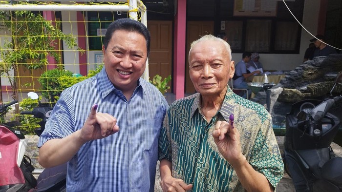 Pengusaha nasional Garibaldi Thohir atau Boy Thohir baru saja selesai melakukan pencoblosan pada gelaran Pilkada DKI Jakarta, Rabu (27/11/2024).