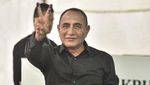 Gaya Serba Hitam Edy Rahmayadi Saat Nyoblos di TPS Medan