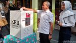 Gaya Menteri Ekonomi Prabowo Nyoblos Pilkada