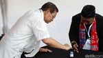 Gaya Pramono dan Keluarga Nyoblos di Cipete Jaksel