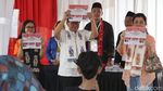 Gaya Pramono dan Keluarga Nyoblos di Cipete Jaksel