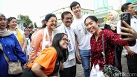 Setelahnya Pramono bersama istri dan anaknya pun kembali ke kediamannya.
