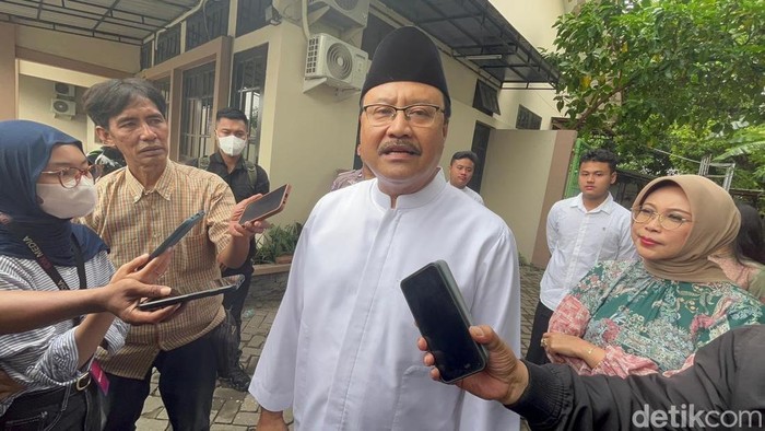 Gus Ipul Ditemui Usai Memberikan Hak Suaranya