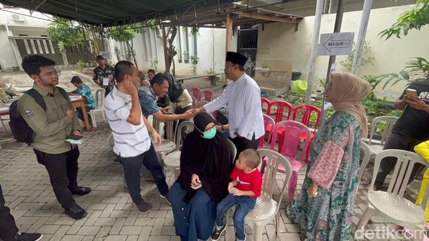 Gus Ipul nyoblos bareng istri dan 4 anaknya