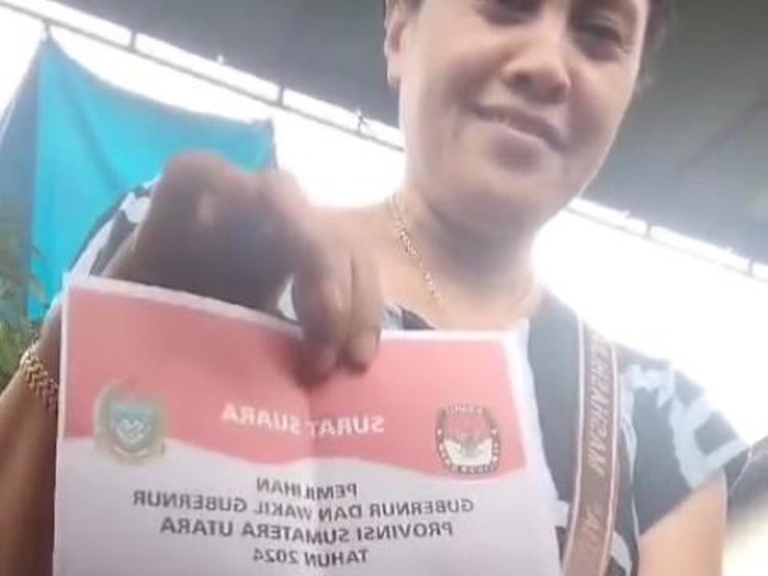 heboh wanita coblos 2 surat suara untuk Pilgub Sumut di Medan. (Istimewa)