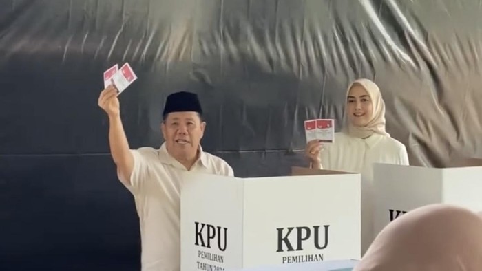 Hidayat Arsani dan istri.