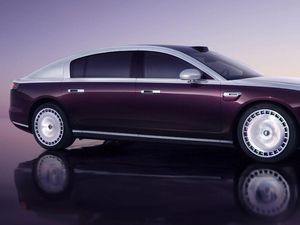 Sedan 5,4 Meter Huawei Laris Manis, Dalam 24 Jam Laku Segini