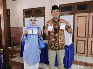 Nyoblos Bareng Istri, Ipong Optimistis Menang Besar di Ponorogo