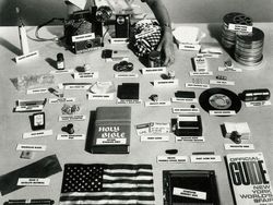 Mengejutkan! Ini Isi Kapsul Waktu yang Dikubur Puluhan Tahun