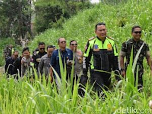Kapolres Bondowoso Jalan Kaki-Naik Motor Pantau Kondusifitas Pemilukada