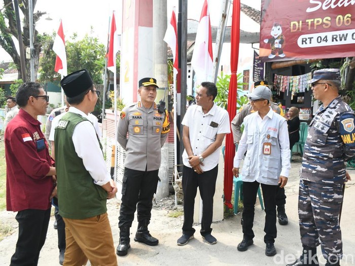 Kapolresta Banyuwangi Datangi Sejumlah TPS