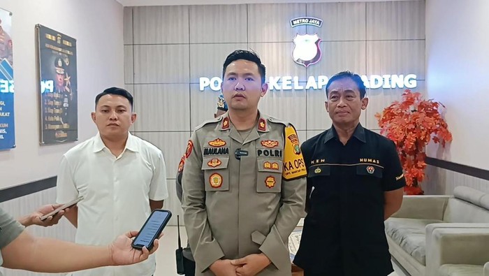 Kapolsek Kelapa Gading Kompol Maulana Mukarom