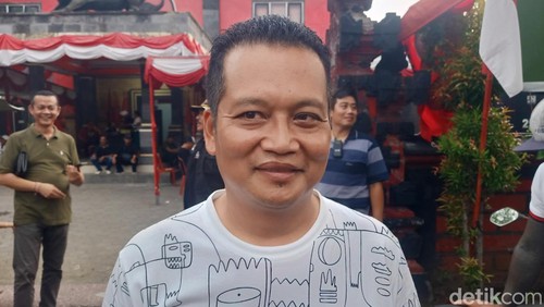 Calon Bupati Jembrana nomor urut 2, I Made Kembang Hartawan, Rabu (27/12024). (I Putu Adi Budiastrawan/detikBali).