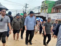 Usai Nyoblos, Bobby Tinjau Banjir di Medan: 5 Kecamatan Terdampak