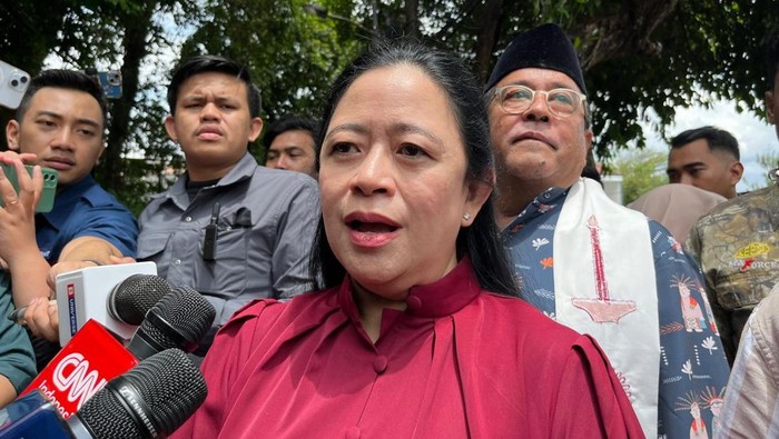 Ketua DPP PDIP Puan Maharani usai nyoblos Pilkada di TPS Kebagusan, Jakarta Selatan (Jaksel).