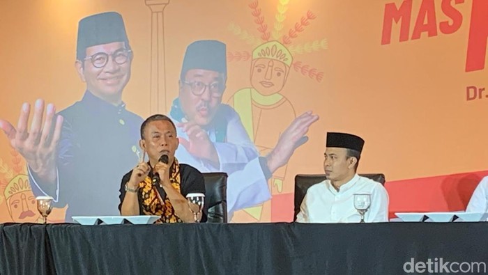 Ketua Harian Tim Pramono-Rano Karno, Prasetyo Edi (kiri).