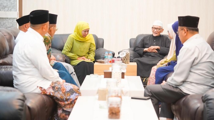 Khofifah bersilaturahmi ke Rais Aam PBNU KH Miftachul Akhyar
