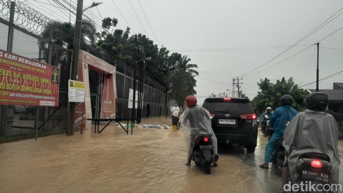 Kondisi banjir di sekitar Lapas dan Rutan Tanjung Gusta Medan (Foto: Nizar Aldi/detikSumut)